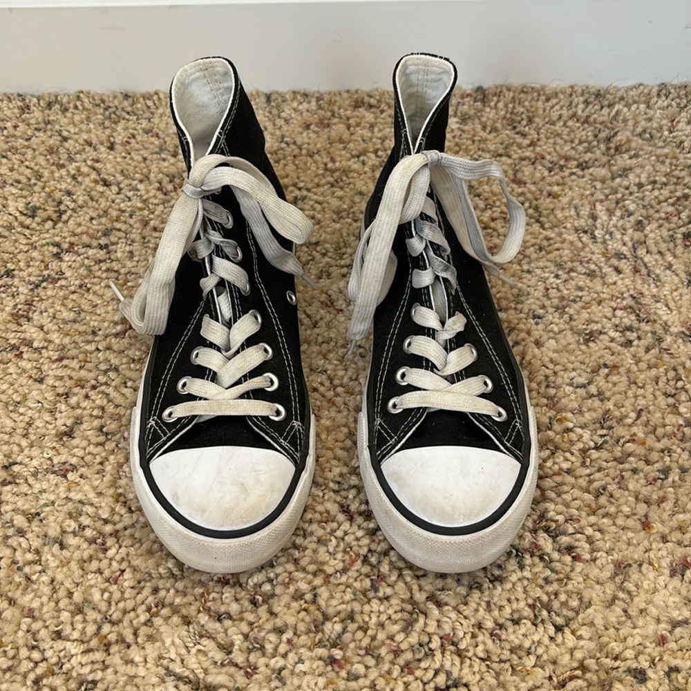 Women’s size 6 sneakers